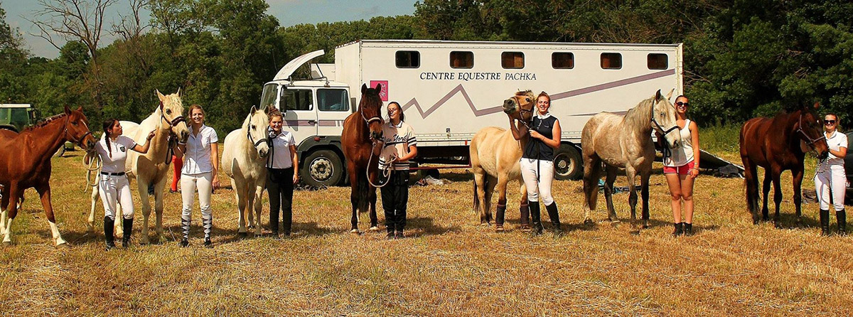 l equipe de concours au  CE Pachka - Club hippique et pension chevaux à Montpellier